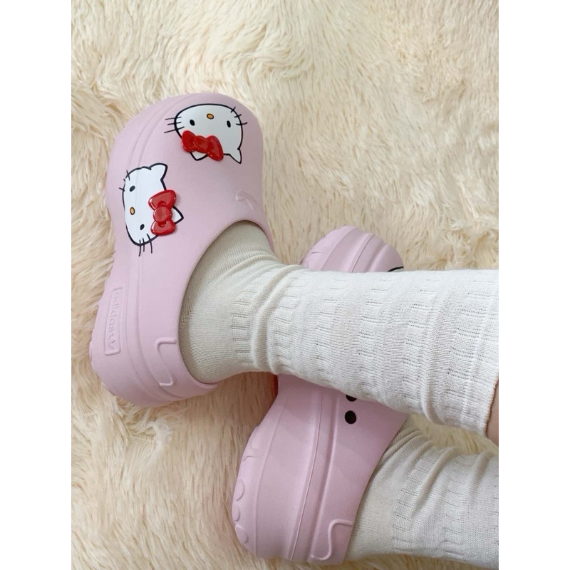 รองเท้าเสริมส้น 𝑨𝒅𝒊𝒅𝒂𝒔 𝒙 𝑲𝒊𝒕𝒕𝒚 งานคอลนี้น่ารักมาก รองเท้าเสริมส้นAdidas x Kitty สวยทุกมีจ้าสาวสาว!!!