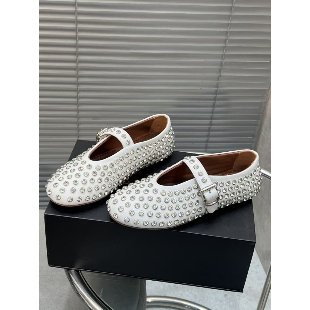 🌸 ALAIA  2025 หนังวัว rhinestone แฟชั่นบุคลิกภาพร้อยนางฟ้าหรูหรารองเท้าแมรี่เจนสำหรับผู้หญิง