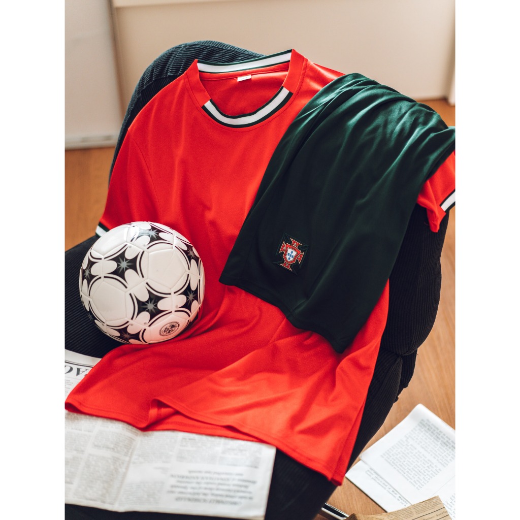เสื้อฟุตบอล ทีมชาติโปรตุเกส เสื้อพร้อมกางเกงชุดกีฬาใหม่ล่าสุด 2024 กับ 2025 เนื้อผ้าดีใส่สบาย