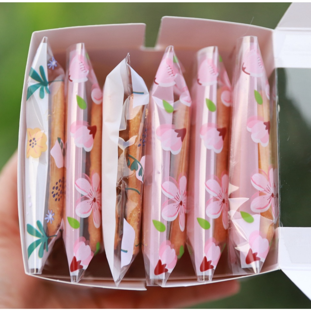 แครกเกอร์ไส้สับปะรด หรือไส้สตรอเบอรี่ ขนมปังกรอบ แพ็คซีลแยก 6 ชิ้นในกล่องน่ารัก