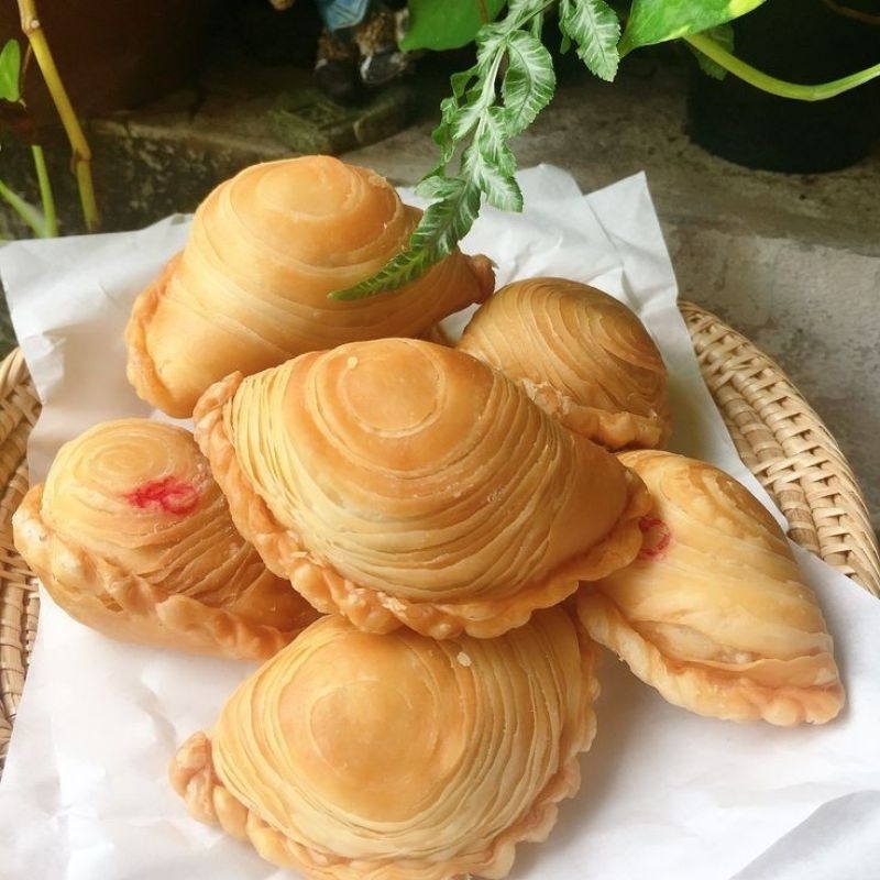 กะหรี่ปั๊บไส้ไก่ แป้งบางไส้แน่น