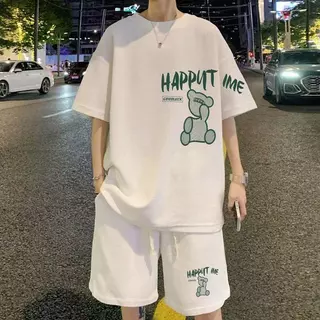 เสื้อยืดแขนสั้นสำหรับผู้ชาย ชุดกางเกงขาสั้นกีฬาลำลองฤดูร้อน ชุดสองชิ้นพิมพ์ลายหมีอินเทรนด์ ผ้าวาฟเฟิล