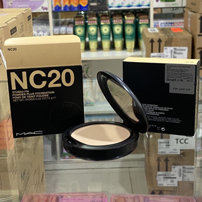 MAC Studio Fix Powder plus Foundation NC20