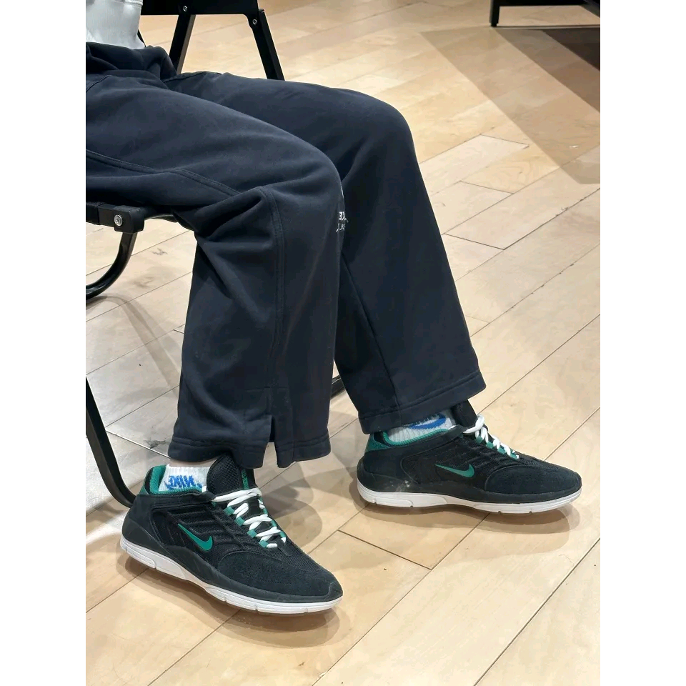 ยูนิเซ็กส์ NIKE Sb Vertebrae แฟชั่นและกันลื่น สวมใส่สบายและลำลอง สไตล์ย้อนยุค ระบายอากาศได้และอเนกประสงค์ FD4691-001