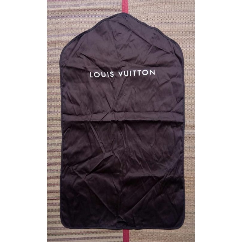 ถุงผ้า ถุงชุดสูท Louis Vuitton