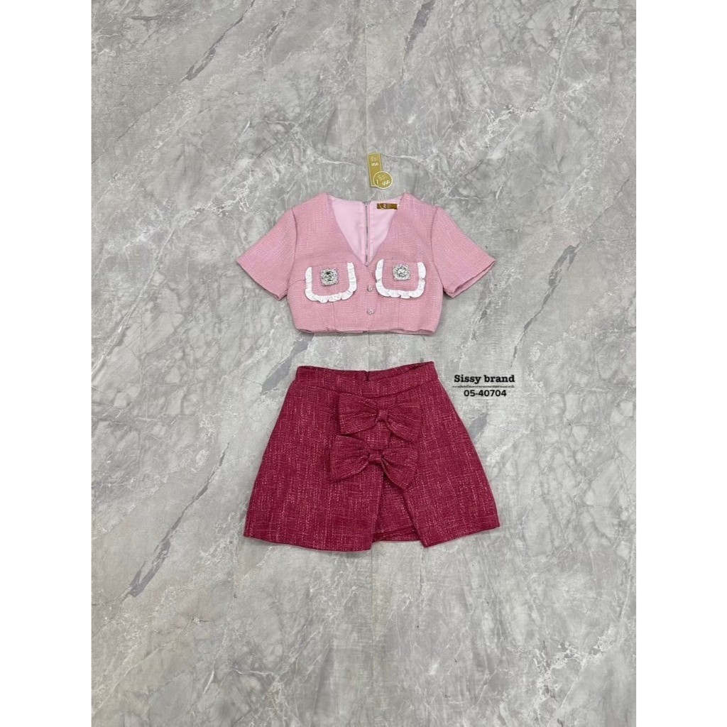 BT 05-40704 งานลดราคา เคลียร์สตชุด เซท 2 ชิ้น เสื้อครอปสั้นคอวี แต่งกระเป๋าติดลูกไม้สองข้างแต่งเพชรเ
