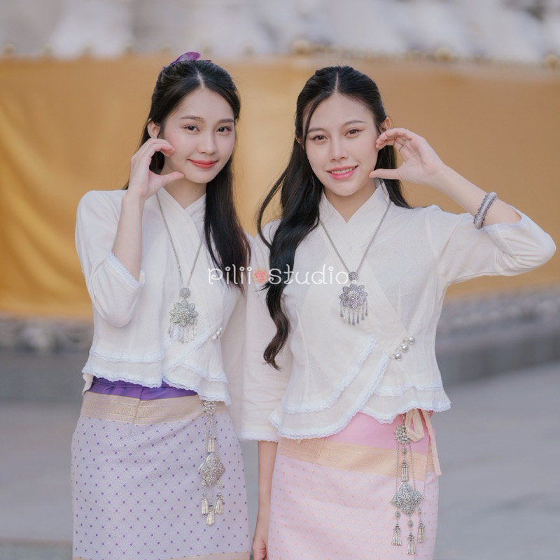 เสื้อเจ้านางแต่งระบาย~แมทซ์กับผ้าถุงได้ทุกแบบ น่ารักมากๆ 🌸💕✨