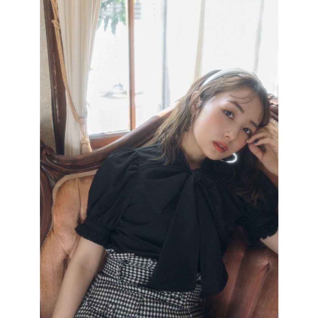 เสื้อเบลาส์แขนพองแบบริบบิ้นวอลลุ่ม - รูปที่ 2