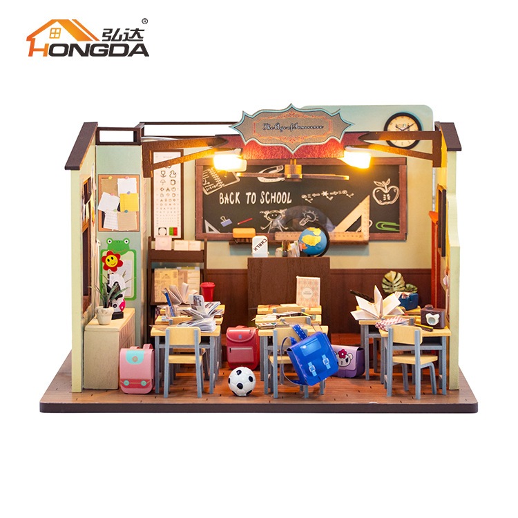 พร้อมส่ง 📚 ห้องเรียน บ้านตุ๊กตา DIY ประกอบเอง 1:24 ฉากถ่ายรูป แถมฝากันฝุ่น (Hongda - M2321)