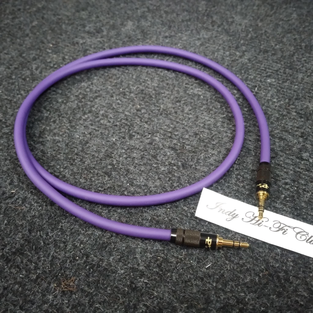 สาย (AUX) Dynacom 3.5 to  3.5 ใช้ต่อจากโทรศัพท์หรือคอมพิวเตอร์เข้าแอมป์หรือเครื่