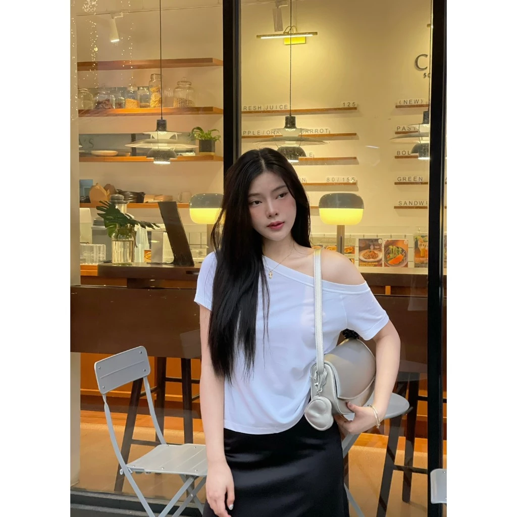Pela One-Off เสื้อปาดไหล่