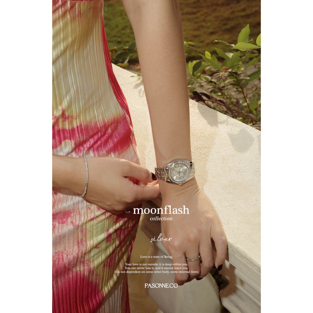 pasonne.co นาฬิกาข้อมือ รุ่น moonflash ทรงกลมสีเงิน เข็มเรืองแสง