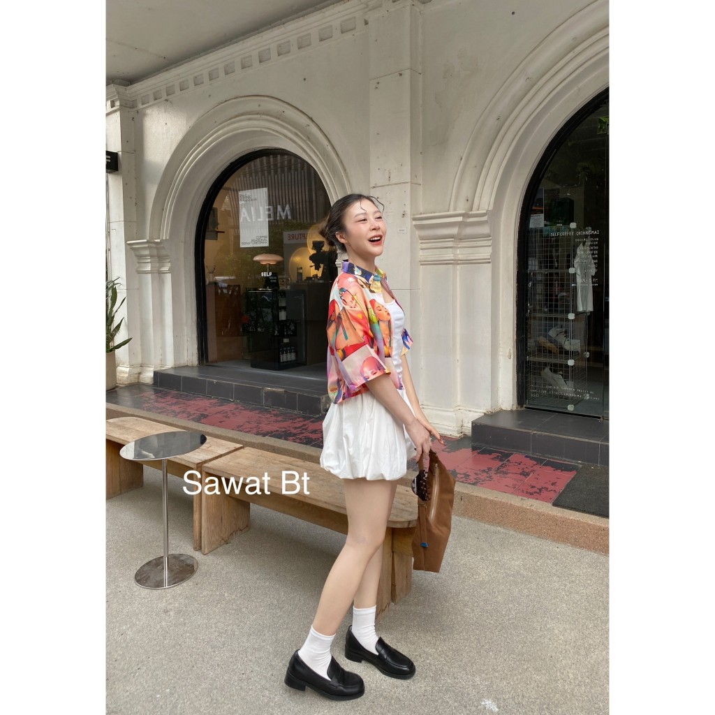 Sawat bt สินค้าใหม่พร้อมส่ง เสื้อครอปลายกราฟฟิกคละสีและลายตามภาพลายไม่ซ้ำ ราคา ถูกที่สุด ดีลบีเคเค แกลเลอรีภาพที่ 2