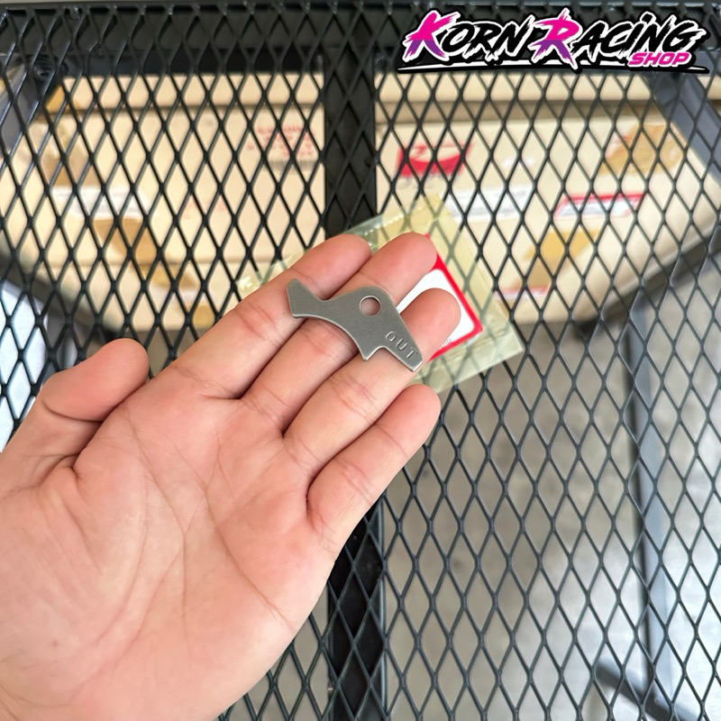 แผ่นล็อคแคมเวฟ125R,S,X,I(บังลม) เบิกศูนย์ 12211-KPH-900