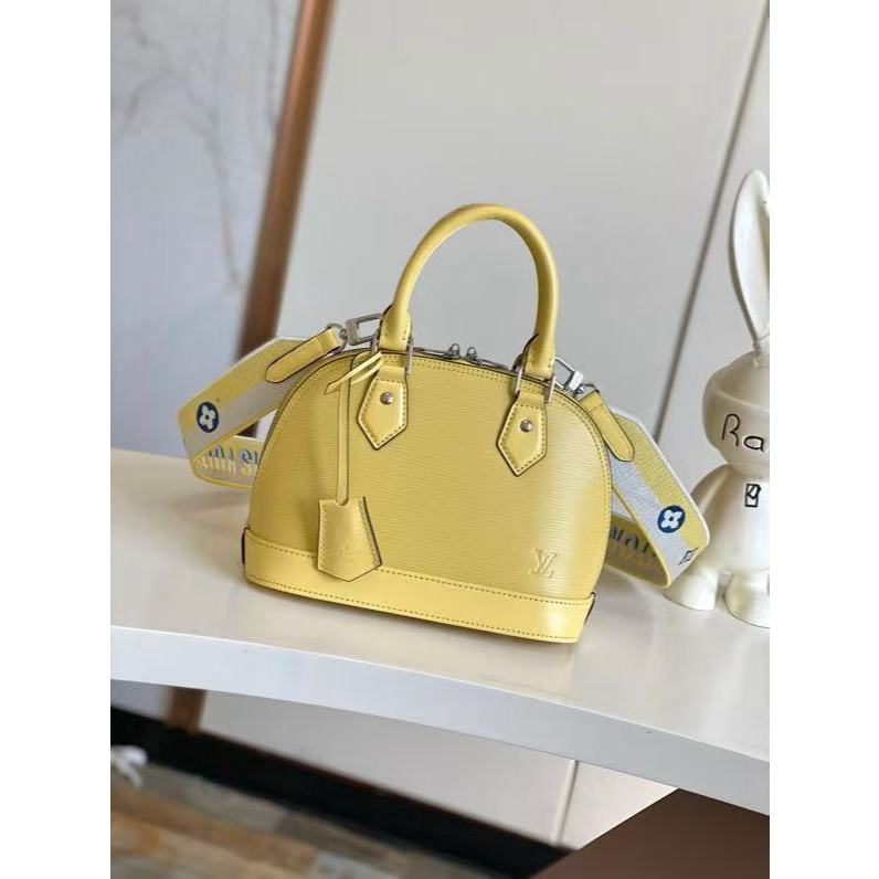 LOUIS VUITTON Alma BB กระเป๋าหนังลูกวัวลายเปลือกหอย Epi  M22213  204