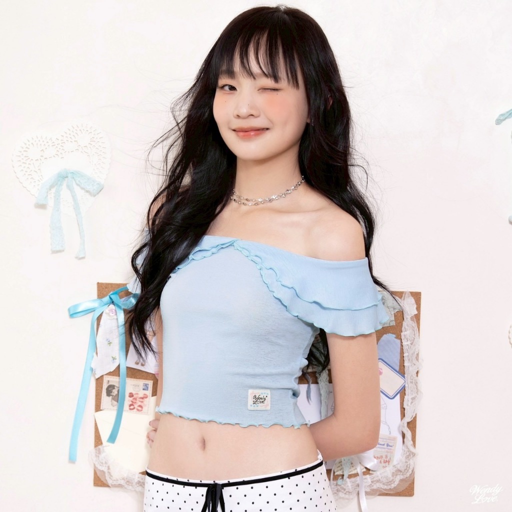 WENDYLOVE | Camilia Blouse เสื้อปาดไหล่ สีฟ้า สุดน่ารัก