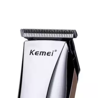 KM-5018 แบตเตอร์เลี่ยนตัดผมไร้สายล้างน้ำได้ ใบมีดไททาเนี่ยม ตัด​คม​ เสียง​เงียบ​ พร้อมหวีรองตัด 4 ขนาด​ อุปกรณ์​ครบชุด​