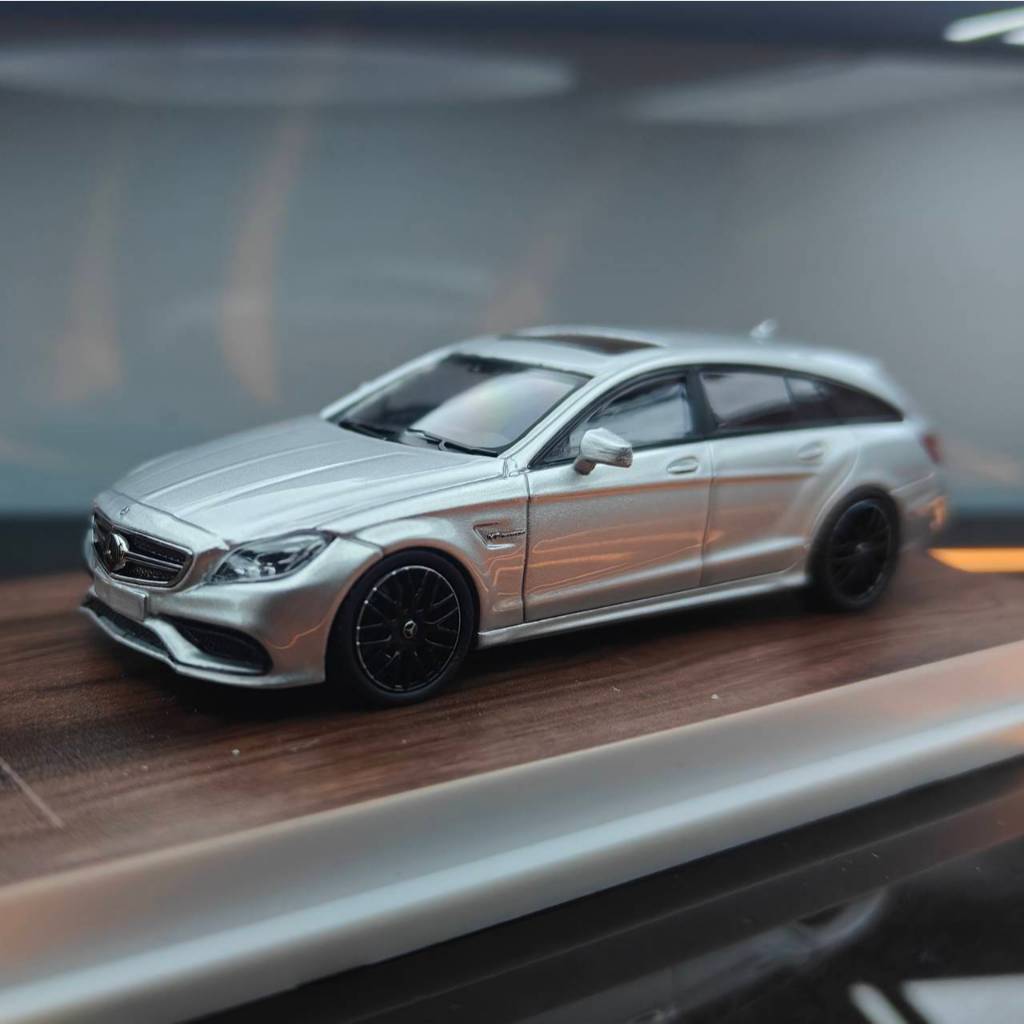 Benz amg  cls63  Station Wagon 1:64 (MJ)