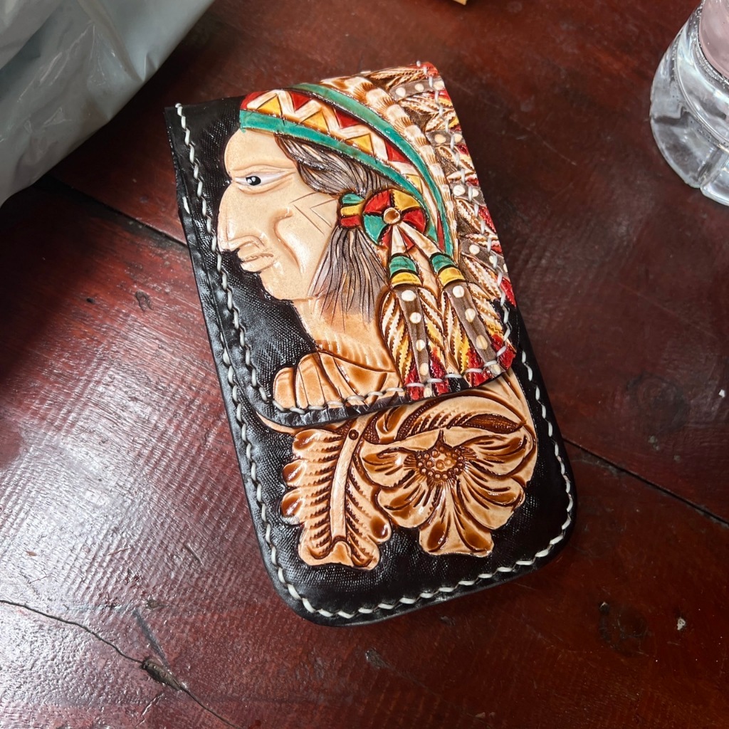 กระเป๋าใส่มือถือ ใส่โทรศัพท์ แนวตั้ง หนังแท้ตอกลาย งานฝีมือHandmade