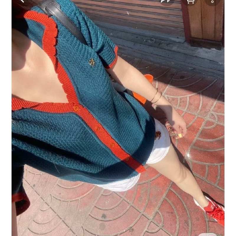 เสื้อไหมพรมรุ่นฮิตร้าน plain and plane สีขายดี sold out บ่อย ผ้าดี คู่สีน่ารัก free size สภาพ 100% ใ