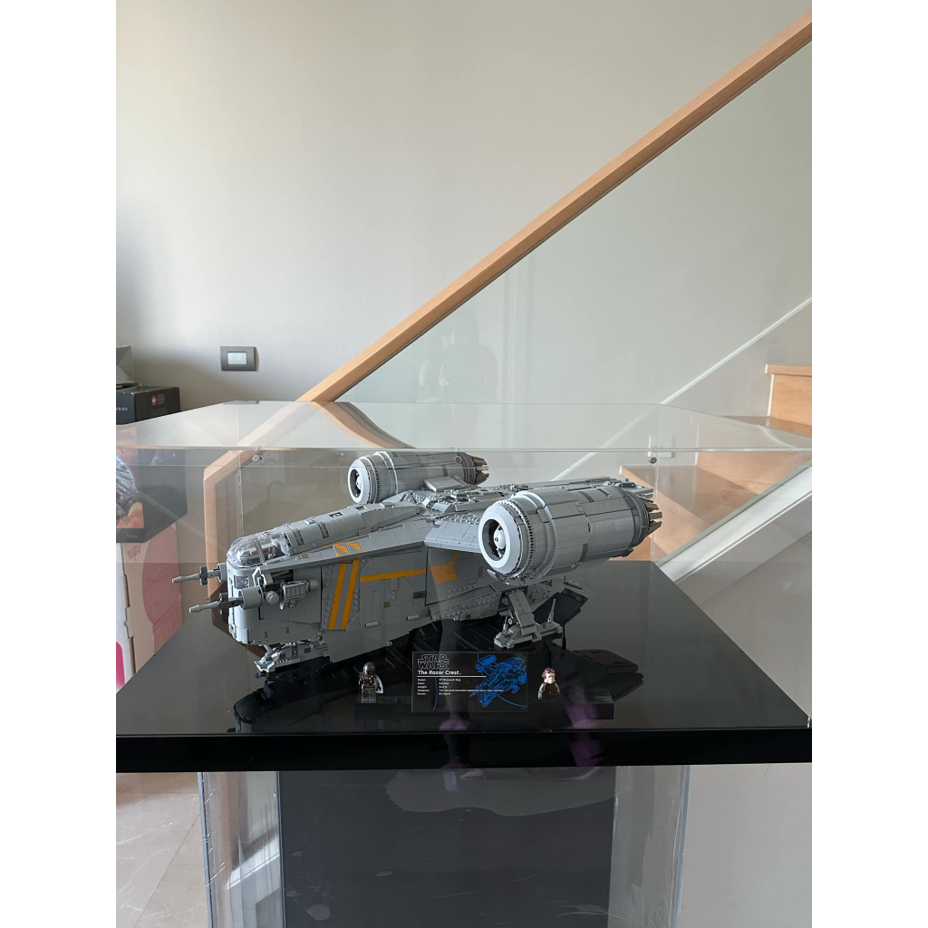 กล่องอะคริลิค 78x58x30 cm. พร้อมฐาน สำหรับใส่โมเดลต่างๆ เช่น เลโก้ The razor crest 75331