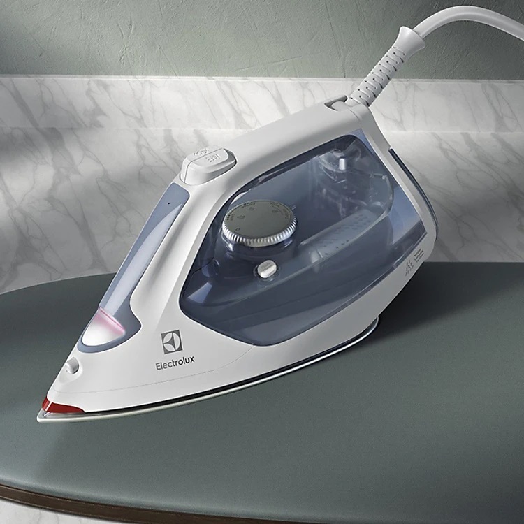 (ออกใบกำกับภาษีได้) ELECTROLUX เตารีดไอน้ำ รุ่น E7SI1-60WB - White Blue กำลังไฟ 2400W  รับประกันศูนย
