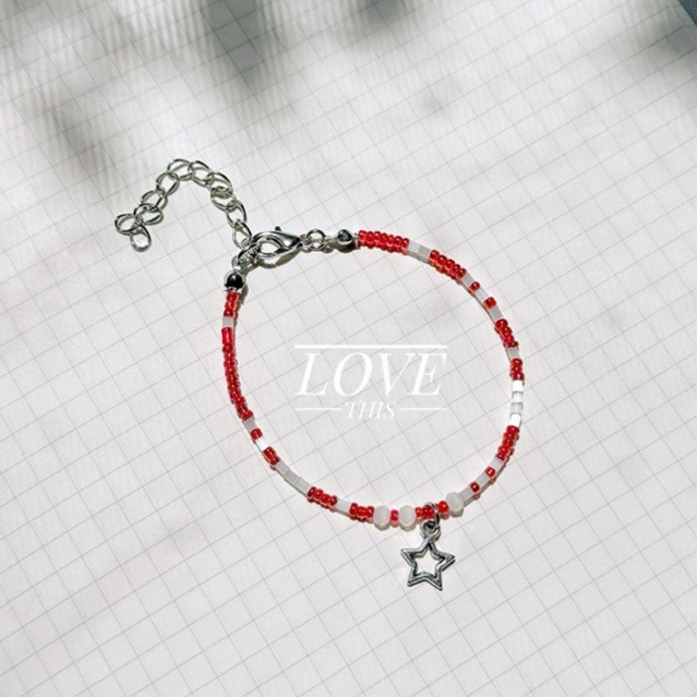 สร้อยข้อมือ handmade มินิมอล ลูกปัดโทนสีแดง จี้ดาว น่ารักมาก