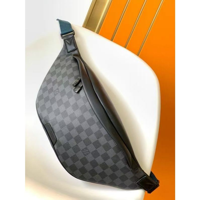 LOUIS VUITTON Discovery กระเป๋าคาดเอวผ้าแคนวาสลายตารางหมากรุกและหนังวัวสำหรับผู้ชาย N40187  695