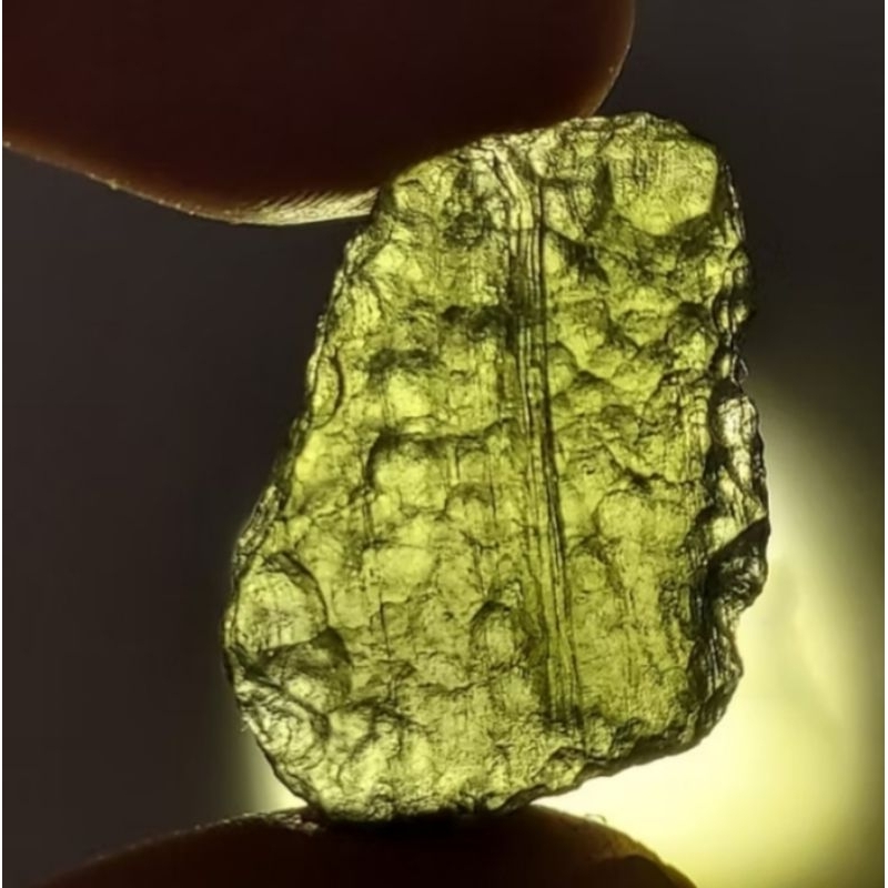 สะเก็ดดาวโมลดาไวท์ (Moldavite)