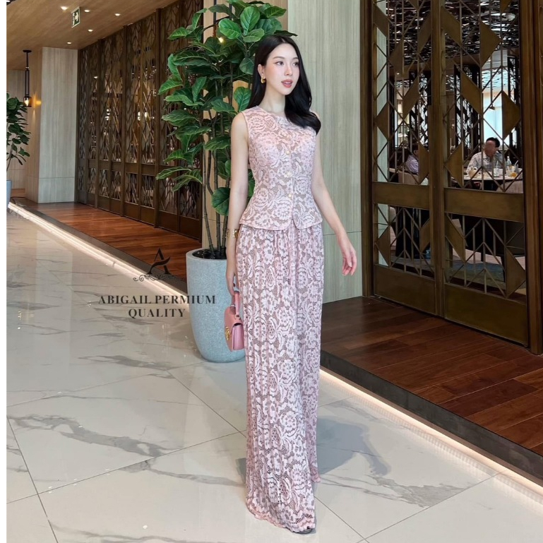 ABIGAIL BRAND เซทเสื้อลูกไม้+กก อัดพลีท