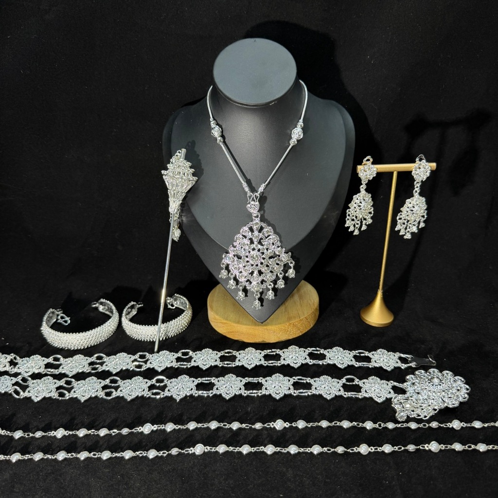 ชุุดสร้อยคอสีเงิน เครื่องประดับไทยโบราณ แบบครบเซต สวมใส่ได้ทุกงานเทศกาล งานบุญ