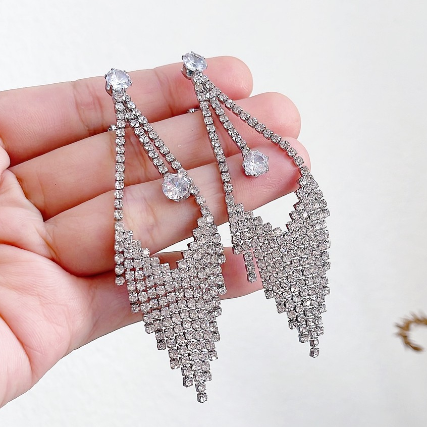 [หนีบ, เจาะ] ต่างหูเพชรระย้า ยาว 8.5 cm สีเงิน สีทอง ใส่เที่ยว ออกงาน