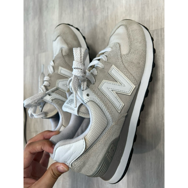 รองเท้ามือสองนิวบาลานซ์ new balance 574 39/24.5cm.