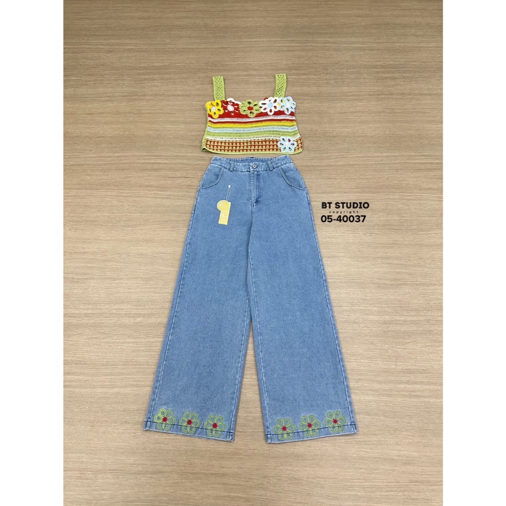 BT 05-40037 ชุดเซ็ท 2 ชิ้น เสื้อไหมพรมถักทอลายงานสวยมาก มาพร้อมกางเกงยีนส์ขายาวปลายปักลายดอกไม้