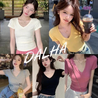 เสื้อยืดคอวีแขนสั้น ทรงเข้ารูป พร้อมส่ง