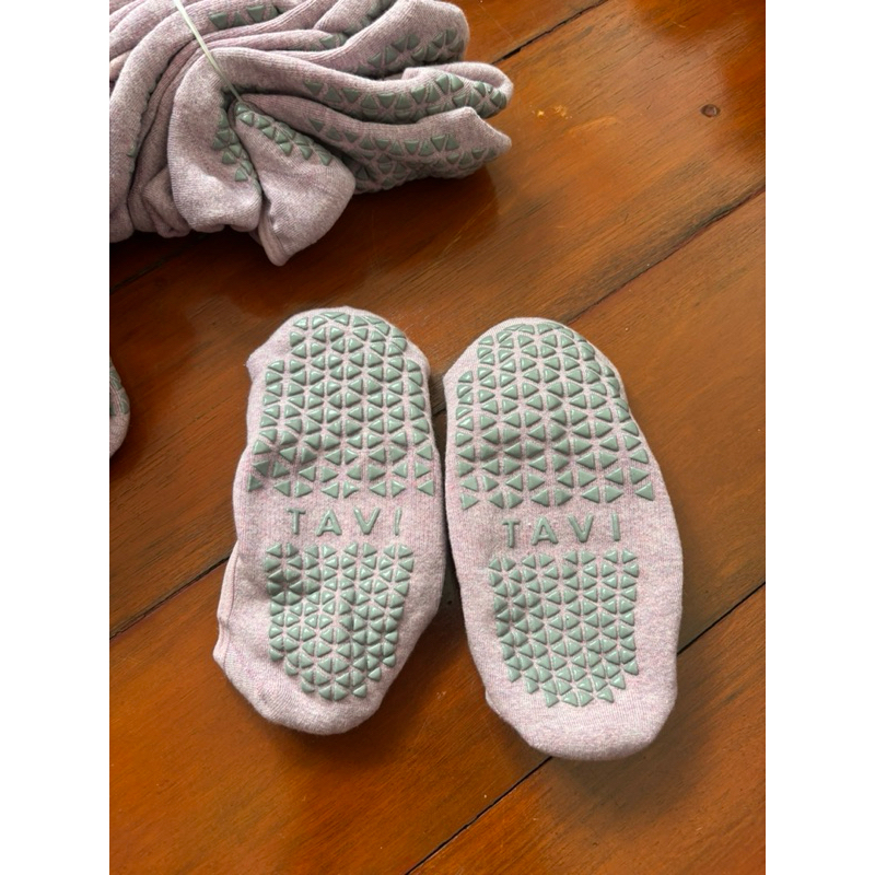 no tag⚠️tavi noir lora grip yoga socks pink