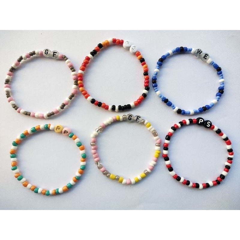🌈กำไลข้อมือ จี้ตัวอักษร แจกงานคอนเสิร์ต ออกแบบเองได้ สำหรับแจก ของฝัน ของแถม ของแทนใจ ❤️ อย่าลืมเก็บโค้ดส่งฟรีนะคะ