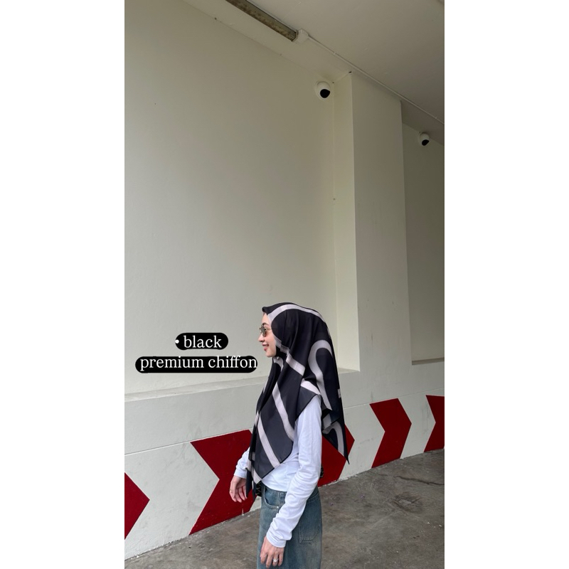 PRE-ORDER HIJAB • 04 BROWN / BLACK (110x110cm)