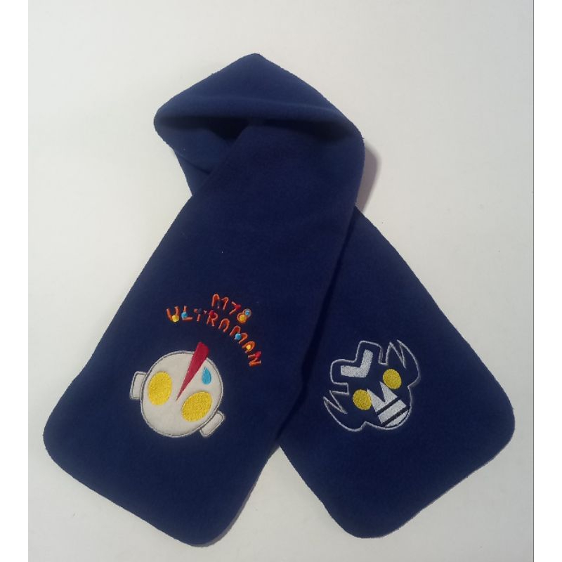 ผ้าพันคอ M78 Ultraman ของ Bandai Ultraman'shop ผ้าสำลีสีกรมท่า ปักชายลายด้านหน้า-หลัง ยาว 122 cm.