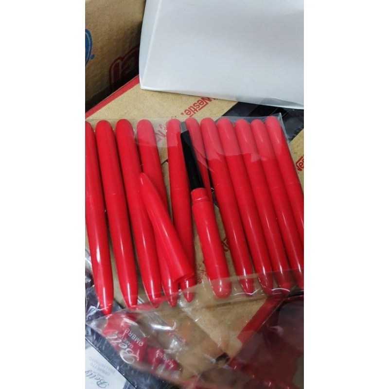 ดินสอเขียนคิ้วหัวออโต้แท่งแดง 1แพค 12แท่ง(สีน้ำตาล/ดำ)