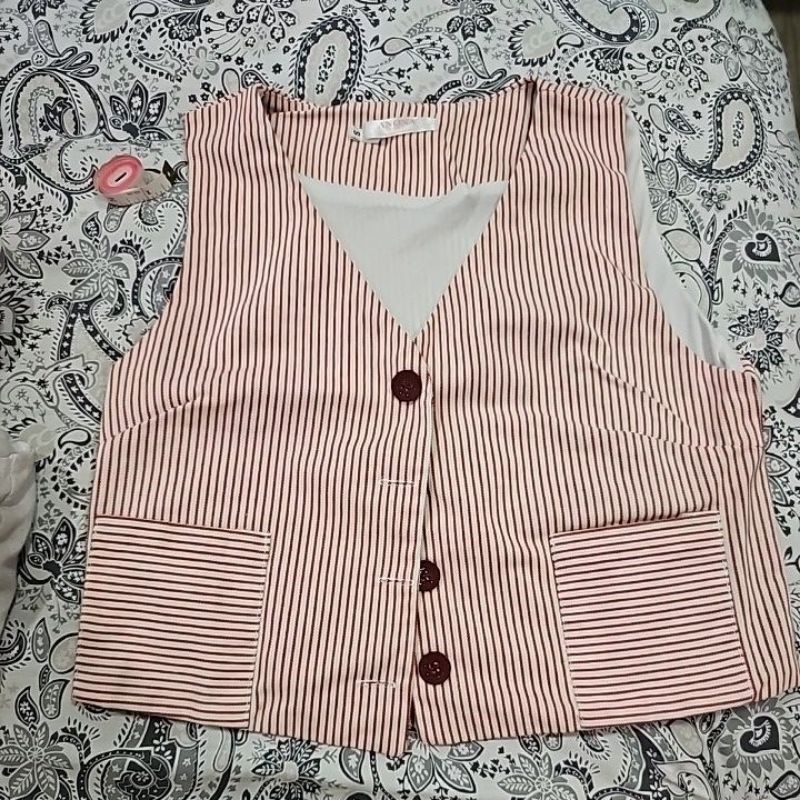 เสื้อกั๊กลายริ้วแดง แบรนด์ ANONA