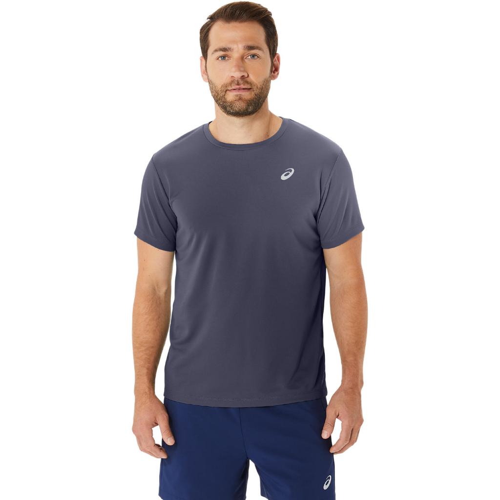 ASICS : 2011D173.500 KATAKANA SS TOP MEN RUNNING ผู้ชาย เสื้อคอกลม ของแท้  INDIGO FOG