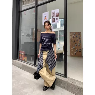 เสื้อยืดผู้หญิง เสื้อปาดไหล่ แขนสั้น เสือใส่สบาย โอเวอร์ไซส์ เสื้อเเขนสั้นผู้หญิง ผ้านิ่ม เข้ากับทุกสไตล์ได้ สไตล์วินเทจ