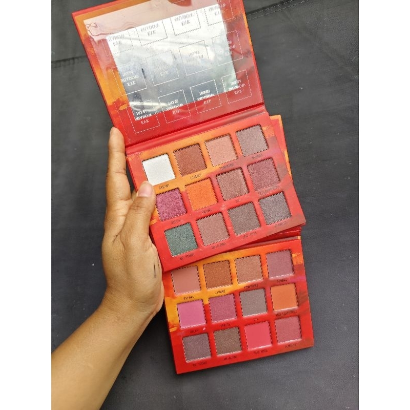 ((ขายส่ง)) อายแชโดว์12โทนสี /COLOUR GEOMETRY(ตลับแดง) คละสี