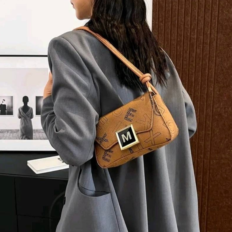 buyplus001 กระเป๋าสะพายไหล่ หนัง PU   พร้อมปรับ เชือกรูด  แฟชั่นตัวอักษร พร้อมส่ง B-028