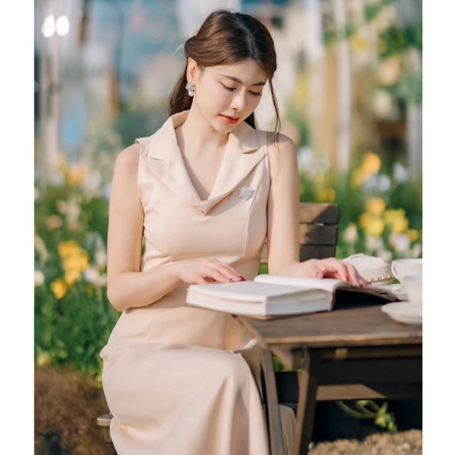 [LISA] A0956 ชุดเดรสกระโปรงยาวคอปกแขนกุดดีเทลแต่งเข็มกลัดเพชรดอกไม้ ลุคคุณใส่เที่ยว ออกงาน ดินเนอร์ ราคา ถูกที่สุด ดีลบีเคเค แกลเลอรีภาพที่ 6