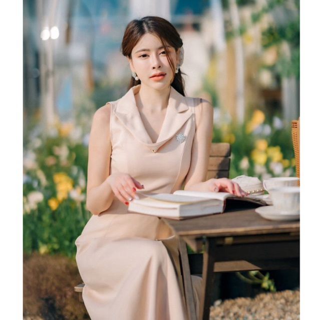 [LISA] A0956 ชุดเดรสกระโปรงยาวคอปกแขนกุดดีเทลแต่งเข็มกลัดเพชรดอกไม้ ลุคคุณใส่เที่ยว ออกงาน ดินเนอร์ ราคา ถูกที่สุด ดีลบีเคเค แกลเลอรีภาพที่ 7
