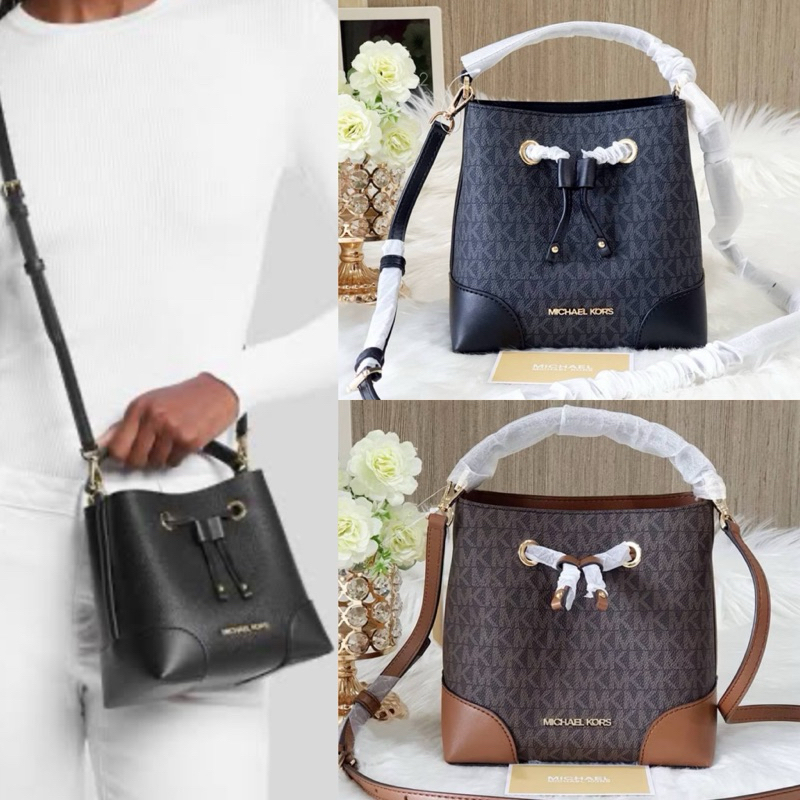 🎀(สด-ผ่อน) 35F2GM9M1B เอ็มแค Mercer Signature Small Drawstring Bucket Black 35F2GM9M1B
