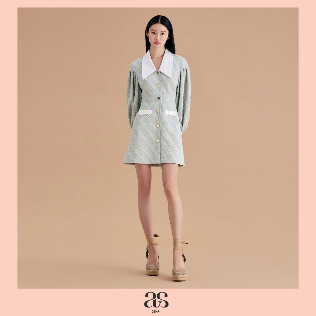 [asv ss25] Alda Voluminous Long Sleeve Dress  เดรสผู้หญิง แขนยาว แต่งวอลลุมที่ปลายแขนคอวี แต่งปกเสื้อดีเทลแขนเสื้อไหล่ตก