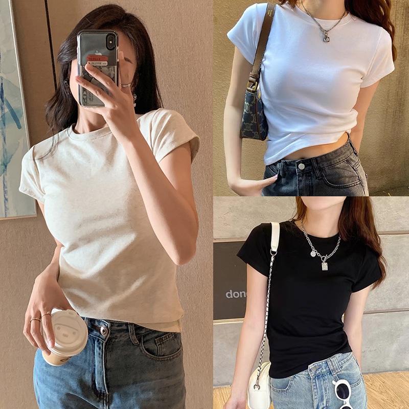 เสื้อยืดสีขาวผู้หญิง🌸เสื้อยืดคอกลมแฟชั่นย้อนยุคสไตล์อเมริกัน แขนสั้น ทรงเข้ารูป เนื้อผ้านุ่มลื่นใส่สบาย เซ็กซีเบาๆ